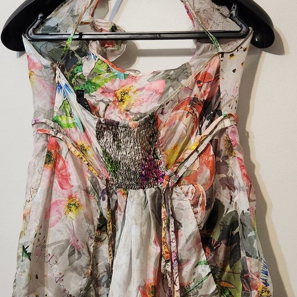 Naked back, flower top - Picture 2 of 5